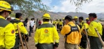 Helicóptero y brigadistas combaten incendio forestal en Puebla