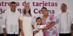 Foto: Cortesía Claudia Sheinbaum entrega tarjetas de beca a estudiantes en Tabasco
