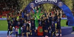 Jugadores del PSG celebran el título de la Champions League.