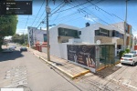 Construcciones sobre banquetas generan dilema legal y social en Puebla
