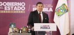Desfile del 5 de mayo en Puebla con participantes marchando