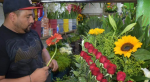 Personas comprando regalos por el Día de las Madres en Tlaxcala
