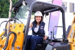 Lupita Cuautle lleva mantenimiento integral a vialidades de Cacalotepec