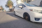 Desvalijan auto durante la madrugada en La Loma Xicohténcatl; roban tres neumáticos